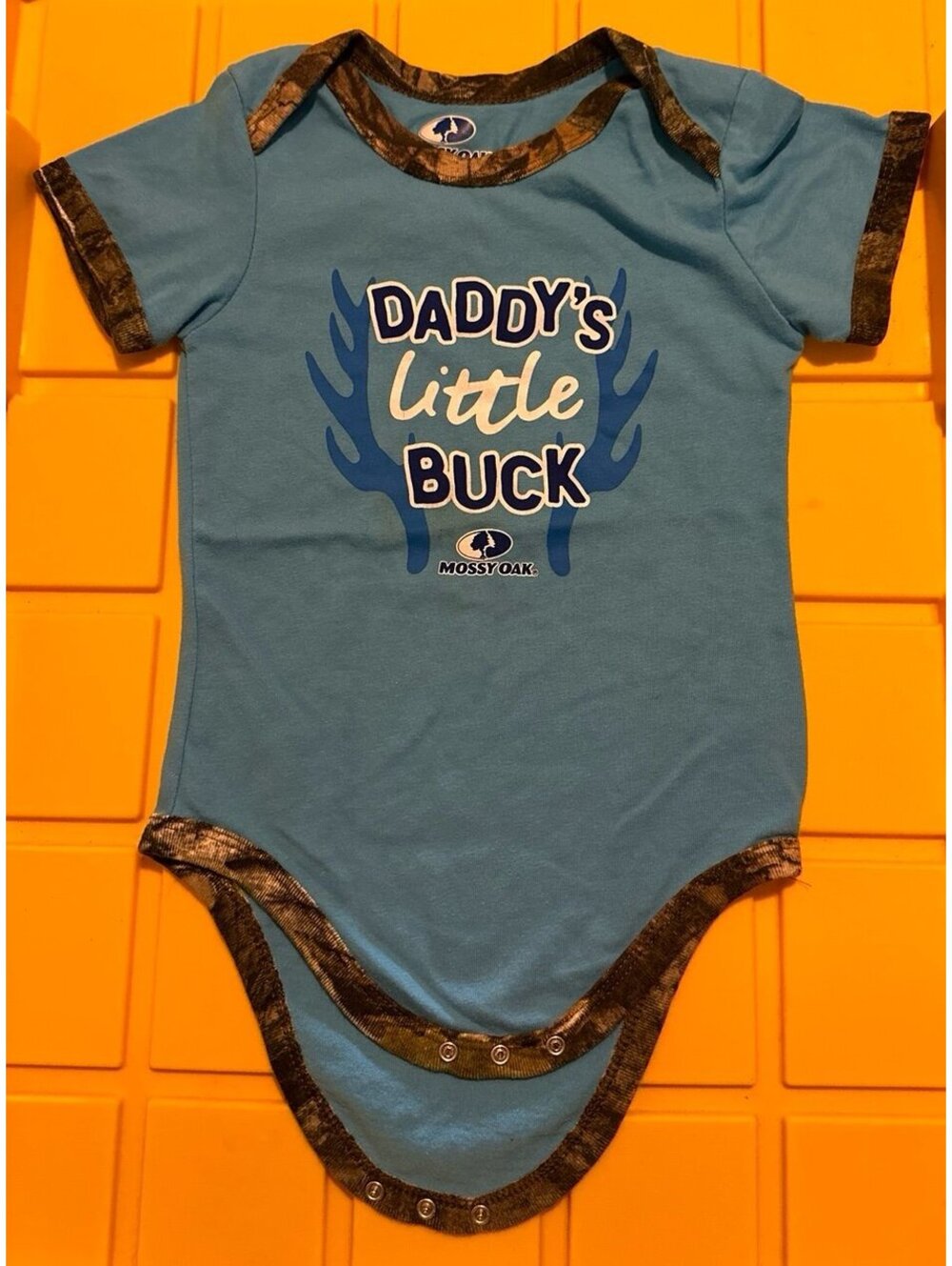 Mossy oak daddy’s little buck Onesie size 24m